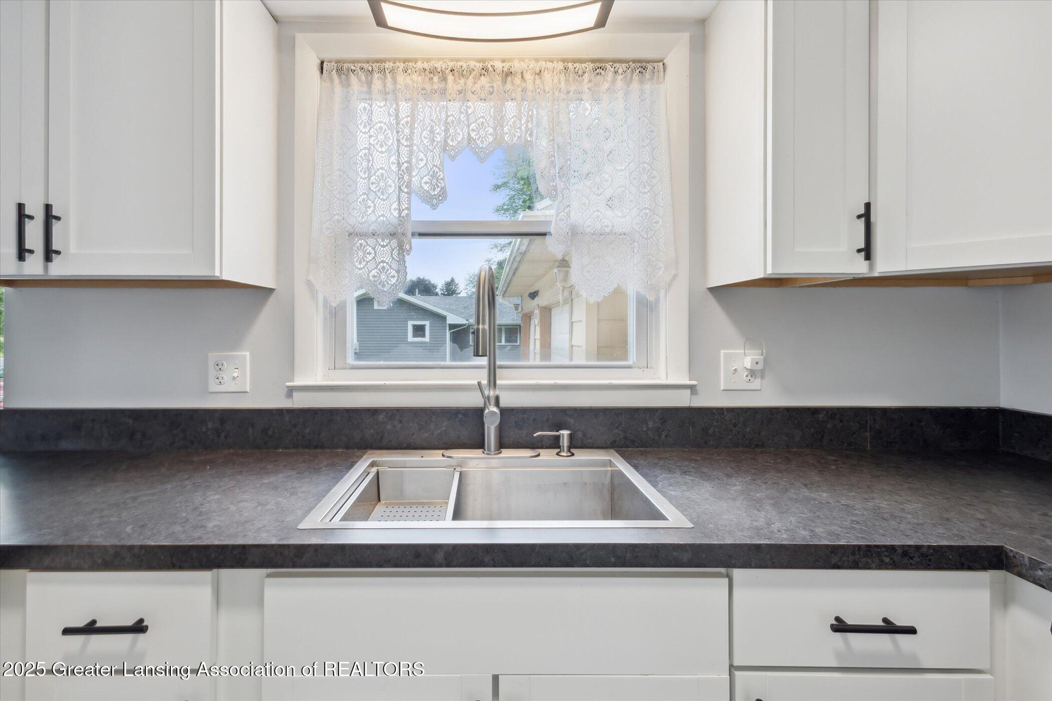 6050 South Waverly Road Lansing, MI 48911 - Photo 11 of 40 14-6050-S-Waverly-Rd-Lansing-MI-48911-Wi