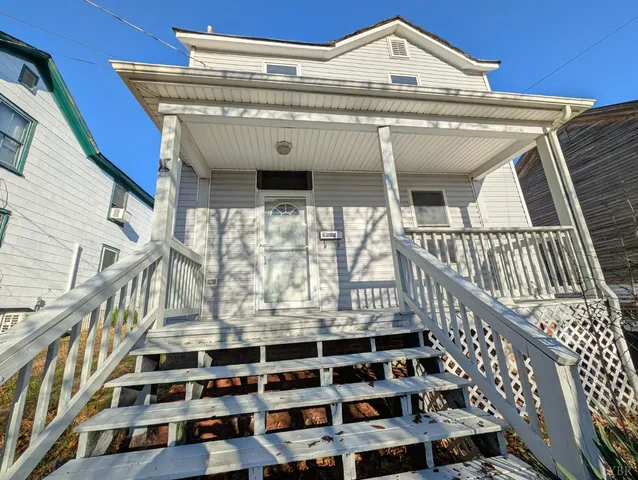 a view of entryway with a front door
