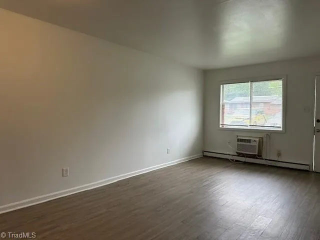 $800 | 1815 McKnight Mill Road, Unit A, Greensboro, NC 27405