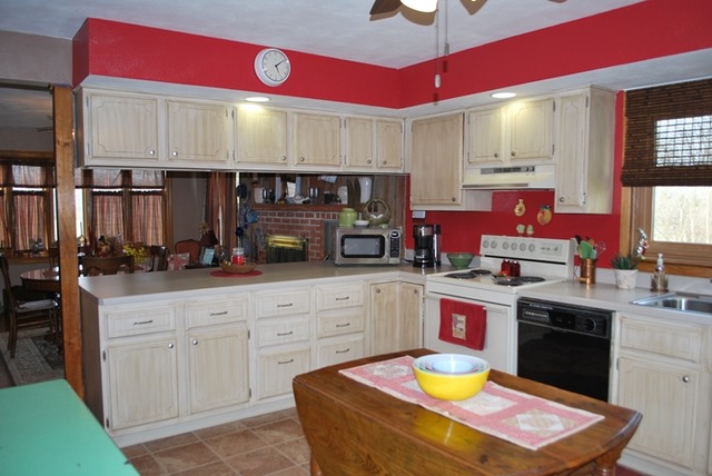 4255 East Flagg Road Ashton, IL 61006 - Photo 5 of 25 a kitchen with cabinets and appliances