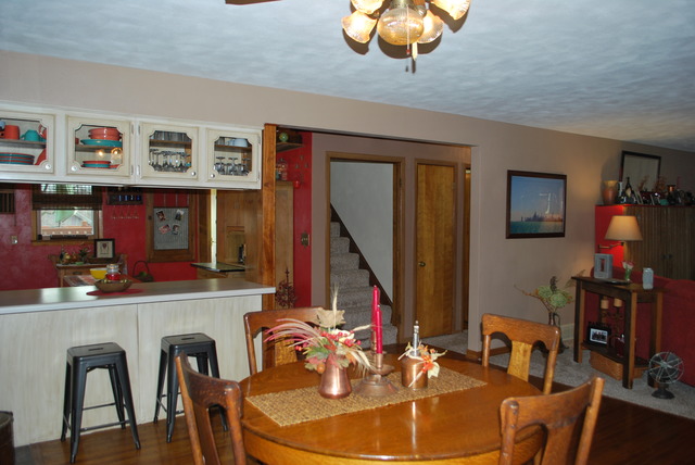4255 East Flagg Road Ashton, IL 61006 - Photo 7 of 25 a dining room with furniture and window