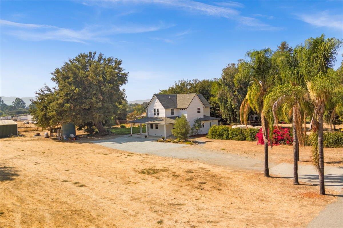 3306 Leavesley Road Gilroy, CA 95020 - Photo 3 of 60