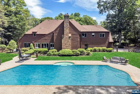 $2,500,000 | 739 Shoshone Trail, Franklin Lakes, NJ 07417