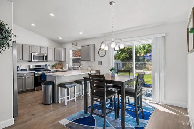 $429,990 | 725 East Badley Avenue, Meridian, ID 83642