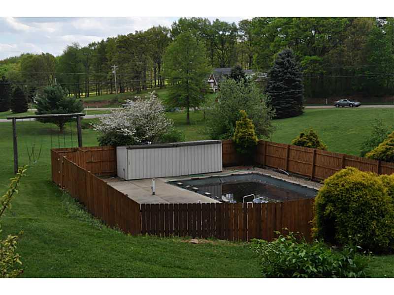 655 Freeport Road Butler, PA 16002 - Photo 16 of 16 Swimming Pool/Hot Tub/Sauna.