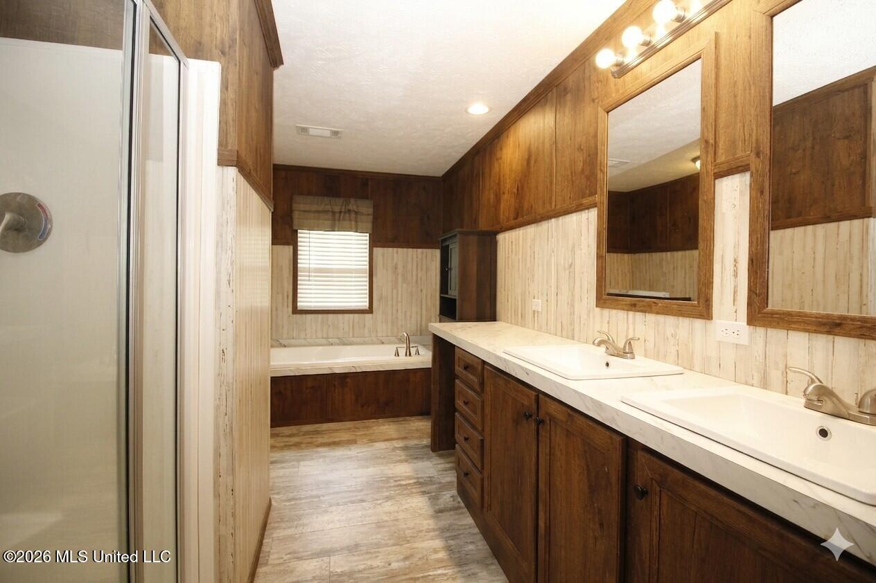 116 Lake Stephens Road Canton, MS 39046 - Photo 9 of 20 Primary Bath