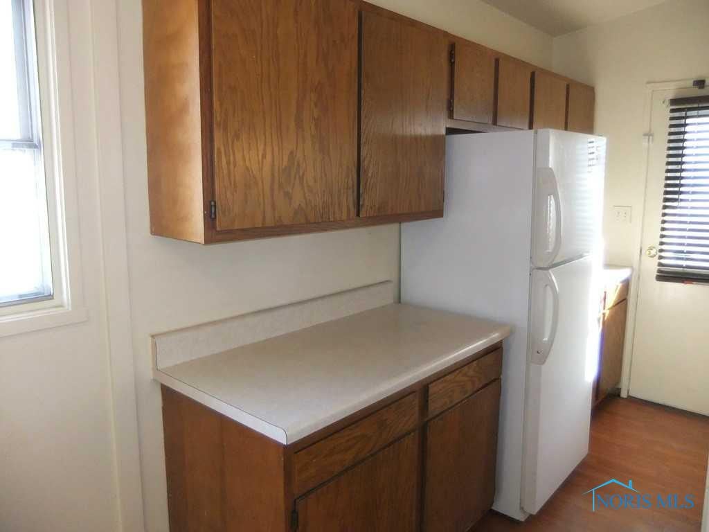 4225 Packard Road Toledo, OH 43612 - Photo 3 of 12 Kitchen.