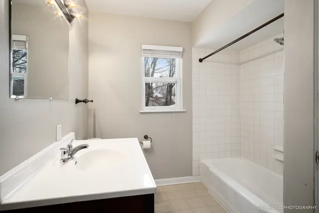 $3,200 | 121 Elmwood Drive, Naperville, IL 60540