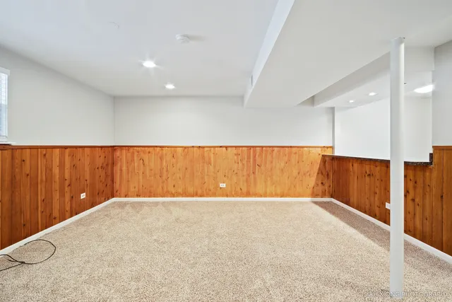 $3,200 | 121 Elmwood Drive, Naperville, IL 60540