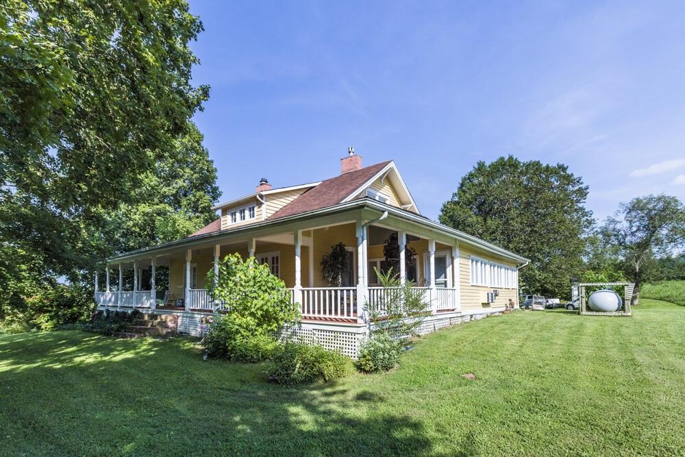 137 Mountain View Road Heiskell, TN 37754 - Photo 3 of 39 image