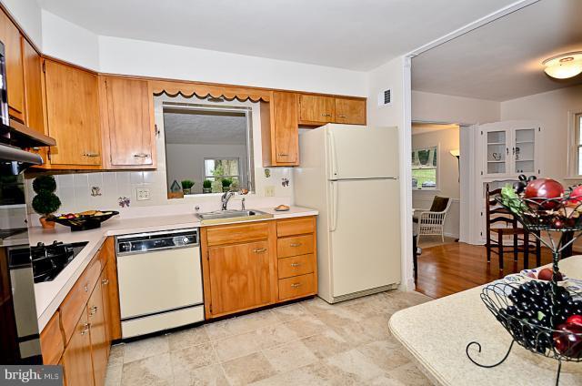 6342 11th Road North Arlington, VA 22205 - Photo 15 of 22 Kitchen