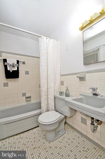 6342 11th Road North Arlington, VA 22205 - Photo 7 of 22 Bath (Master)