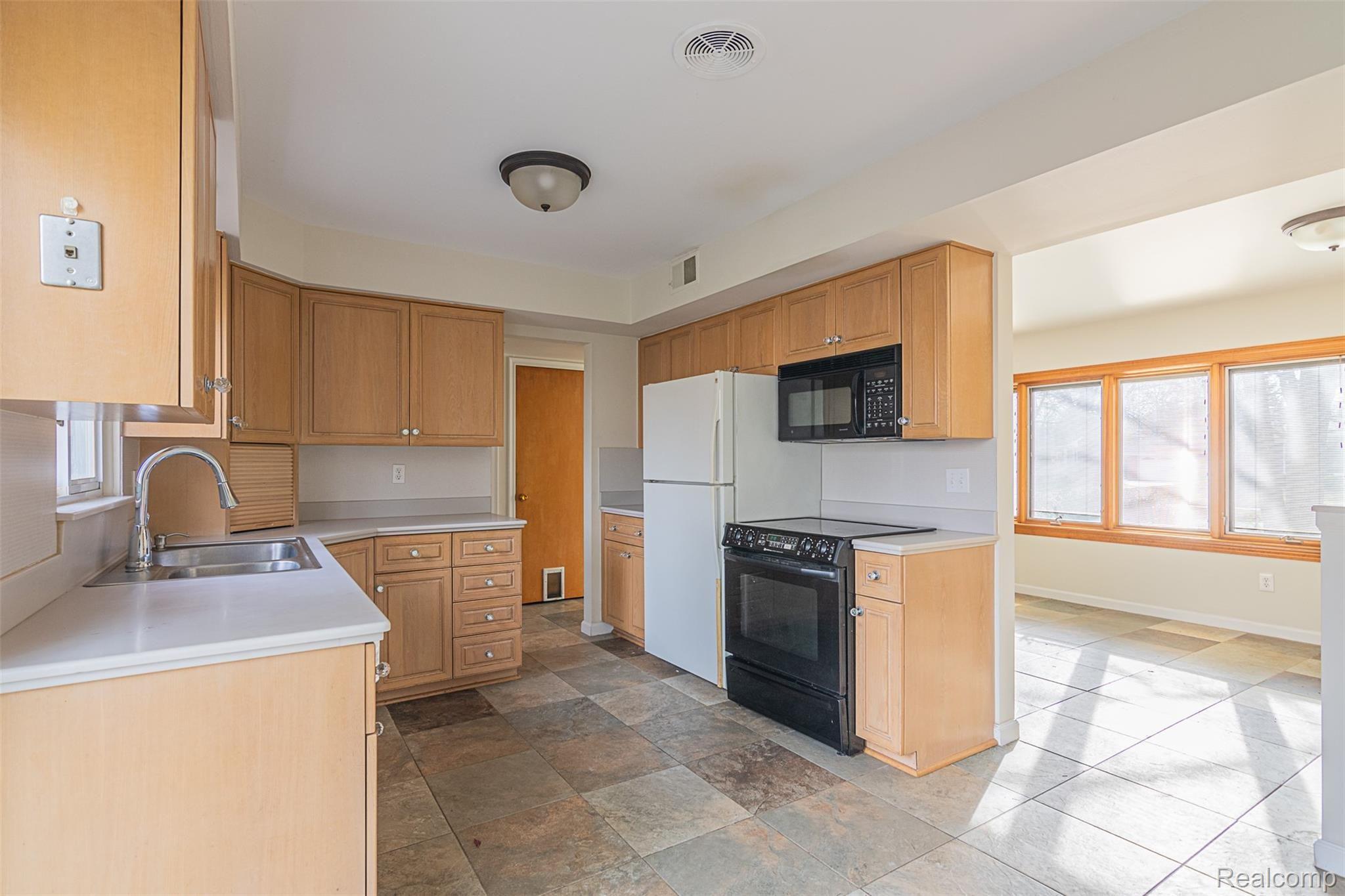 523 South Cranbrook Cross Road Bloomfield Hills, MI 48301 - Photo 14 of 35 523 S Cranbrook-16.jpg