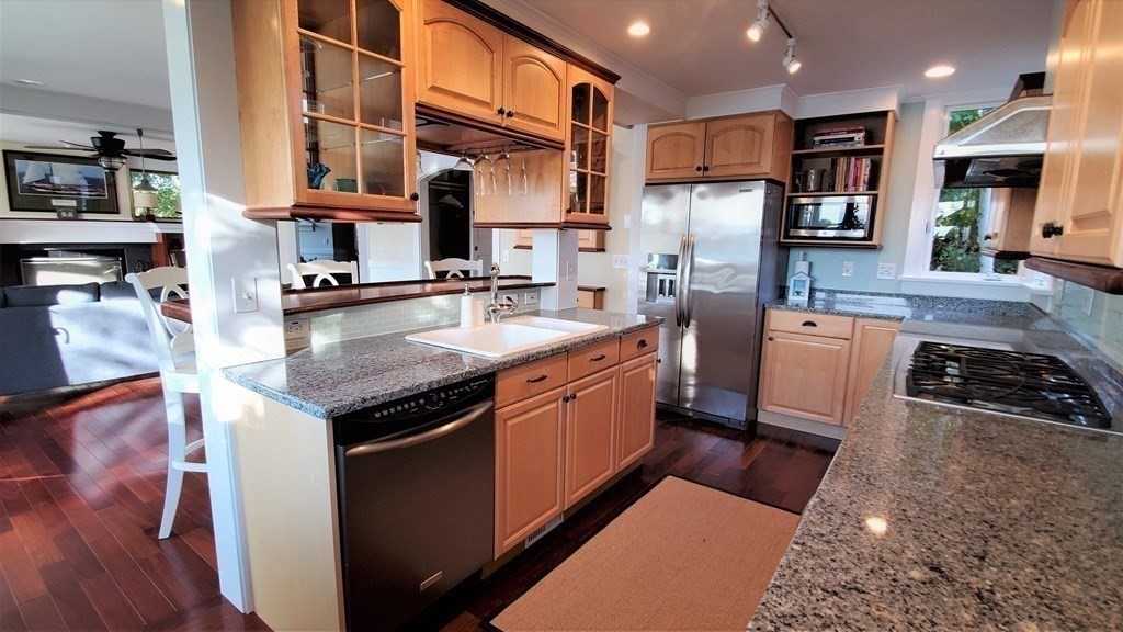 21 R Linden Avenue Beverly, MA 01915 - Photo 7 of 26