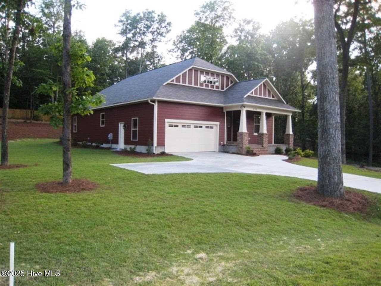 165 Devon Circle Aberdeen, NC 28315 - Photo 2 of 13 Front Exterior