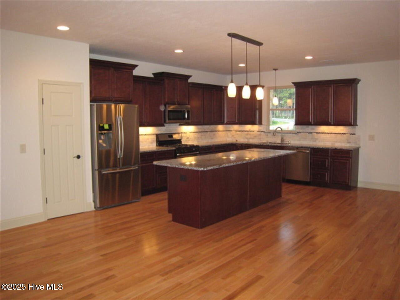 165 Devon Circle Aberdeen, NC 28315 - Photo 3 of 13 Kitchen