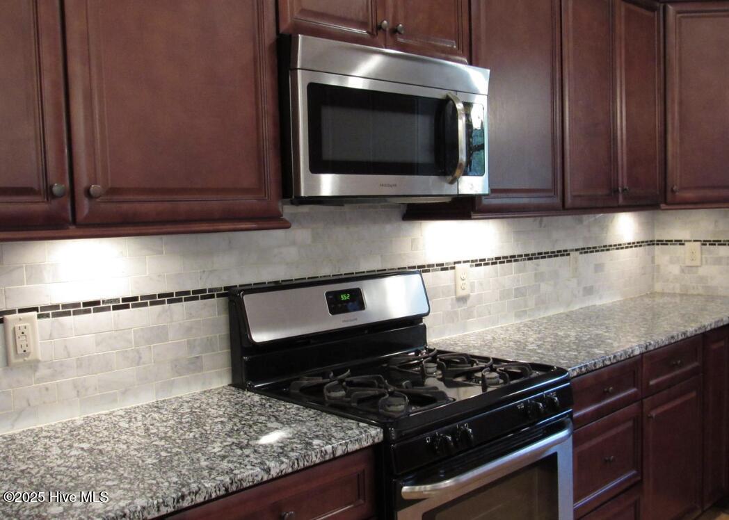 165 Devon Circle Aberdeen, NC 28315 - Photo 5 of 13 Kitchen