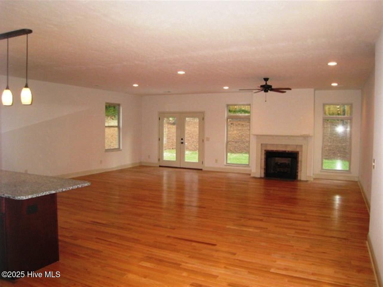 165 Devon Circle Aberdeen, NC 28315 - Photo 6 of 13 Living room