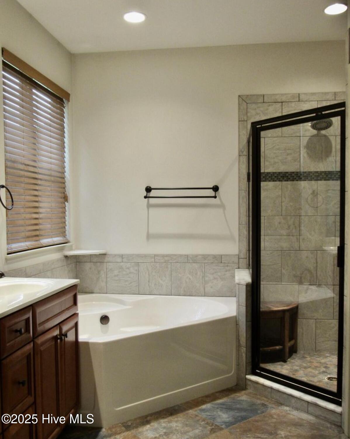 165 Devon Circle Aberdeen, NC 28315 - Photo 7 of 13 Primary Bath