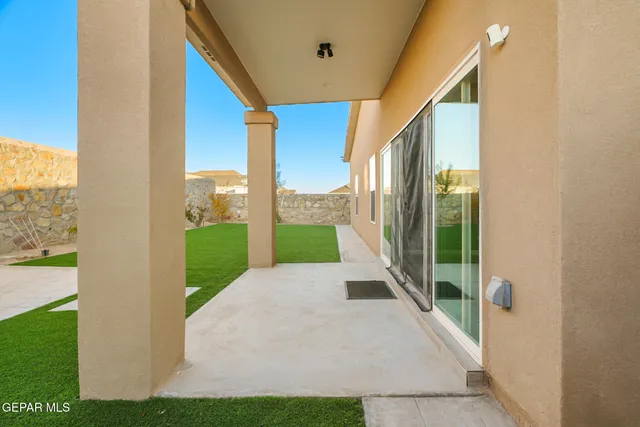 $425,000 | 13729 Lago Vista Avenue, Horizon City, TX 79928