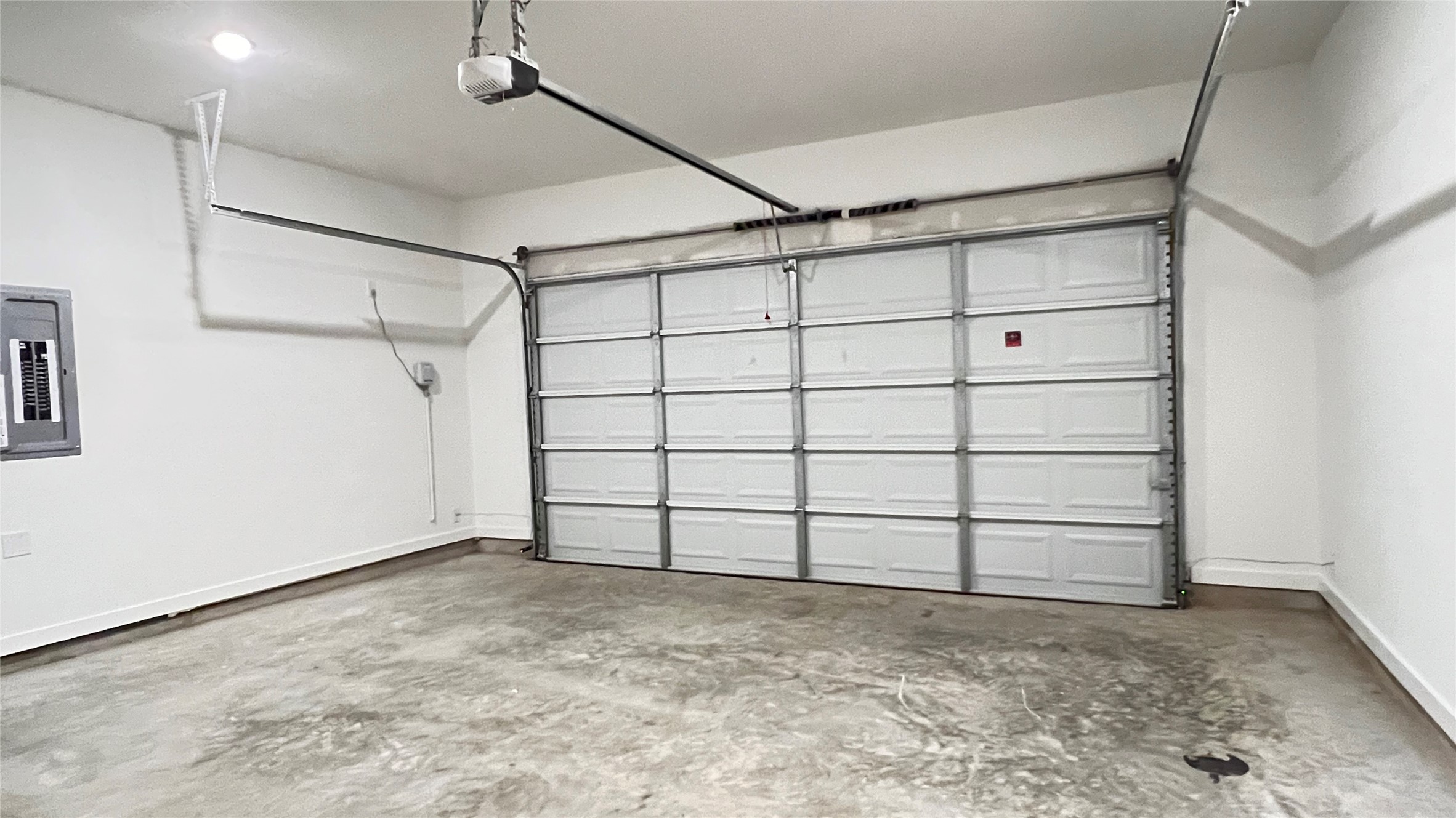 124 Stephens Rdg Lane Montgomery, TX 77316 - Photo 16 of 40 a view of a garage