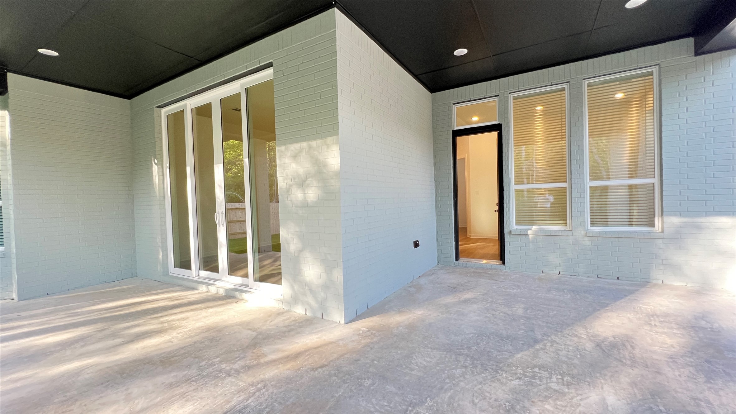 124 Stephens Rdg Lane Montgomery, TX 77316 - Photo 29 of 40 a view of an empty room with a sliding door and wooden floor
