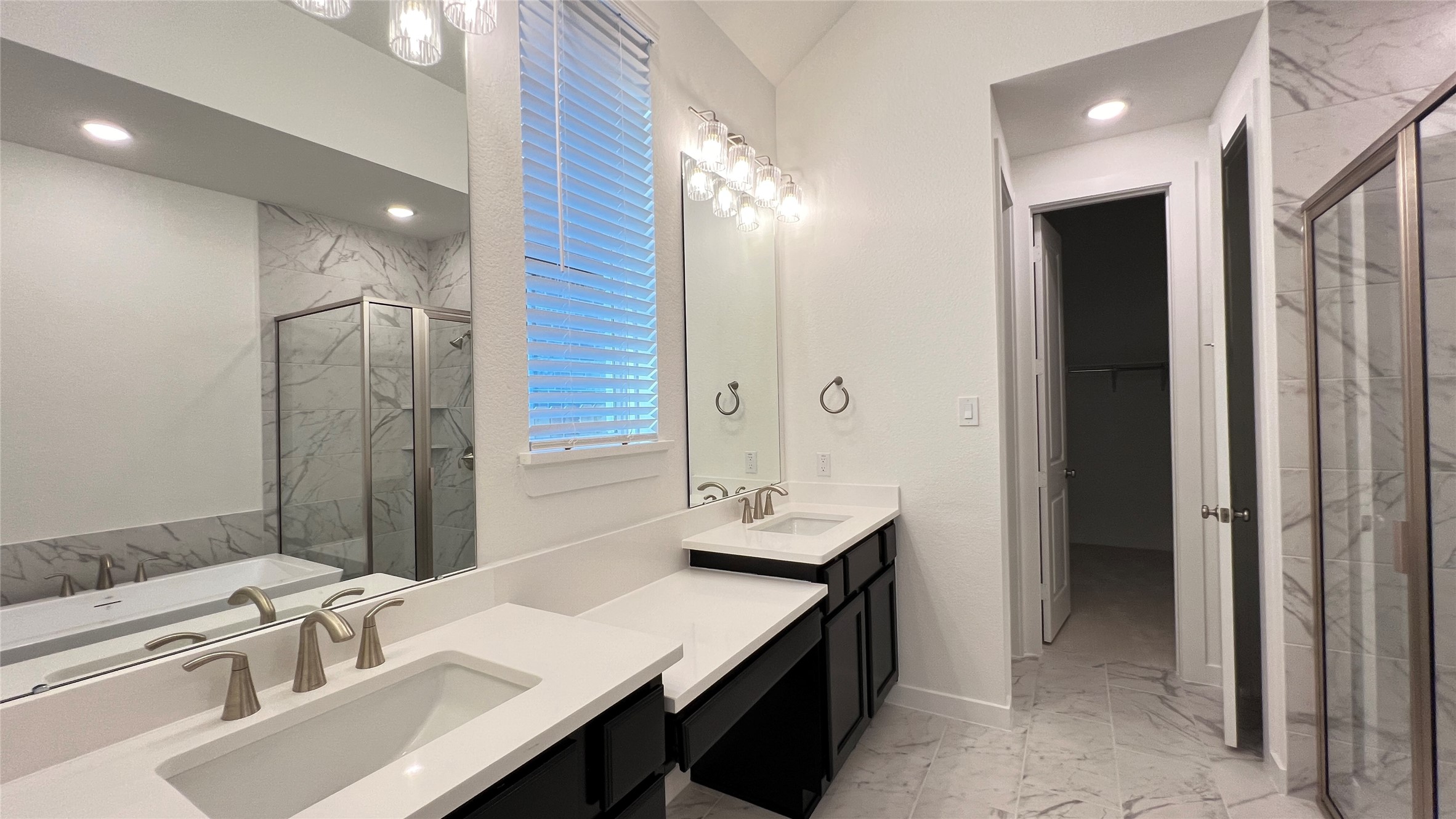 124 Stephens Rdg Lane Montgomery, TX 77316 - Photo 34 of 40 a bathroom with a sink and a mirror