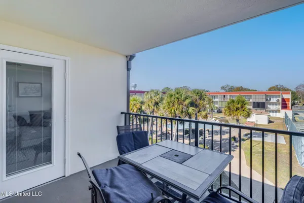 $2,500 | 2046 Beach Boulevard, Unit B315, Biloxi, MS 39531