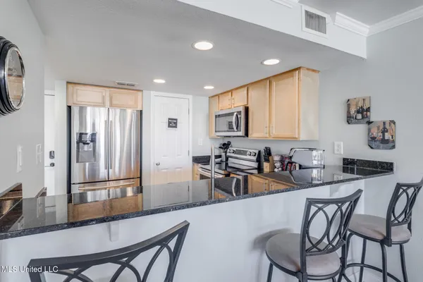 $2,500 | 2046 Beach Boulevard, Unit B315, Biloxi, MS 39531