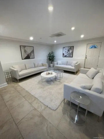 $4,599 | 520 North Terrace Avenue, Unit 2, Mount Vernon, NY 10552