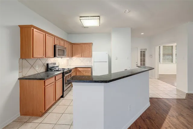 $2,595 | 6036 Mesa Verde Circle, Austin, TX 78749