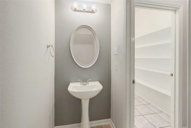 $2,595 | 6036 Mesa Verde Circle, Austin, TX 78749