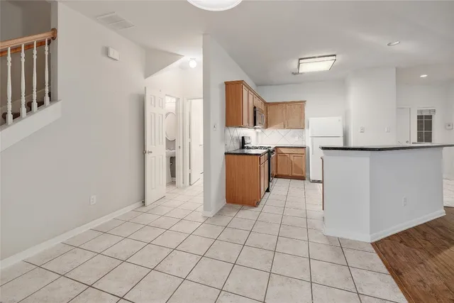 $2,595 | 6036 Mesa Verde Circle, Austin, TX 78749