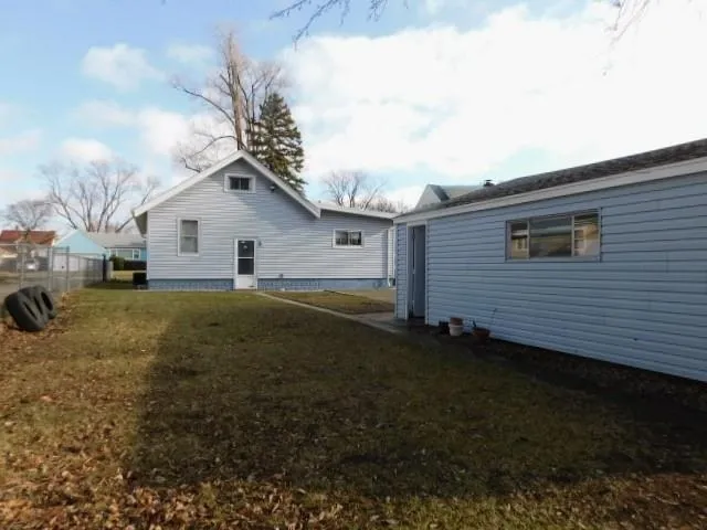 a view of a house with a backyard
