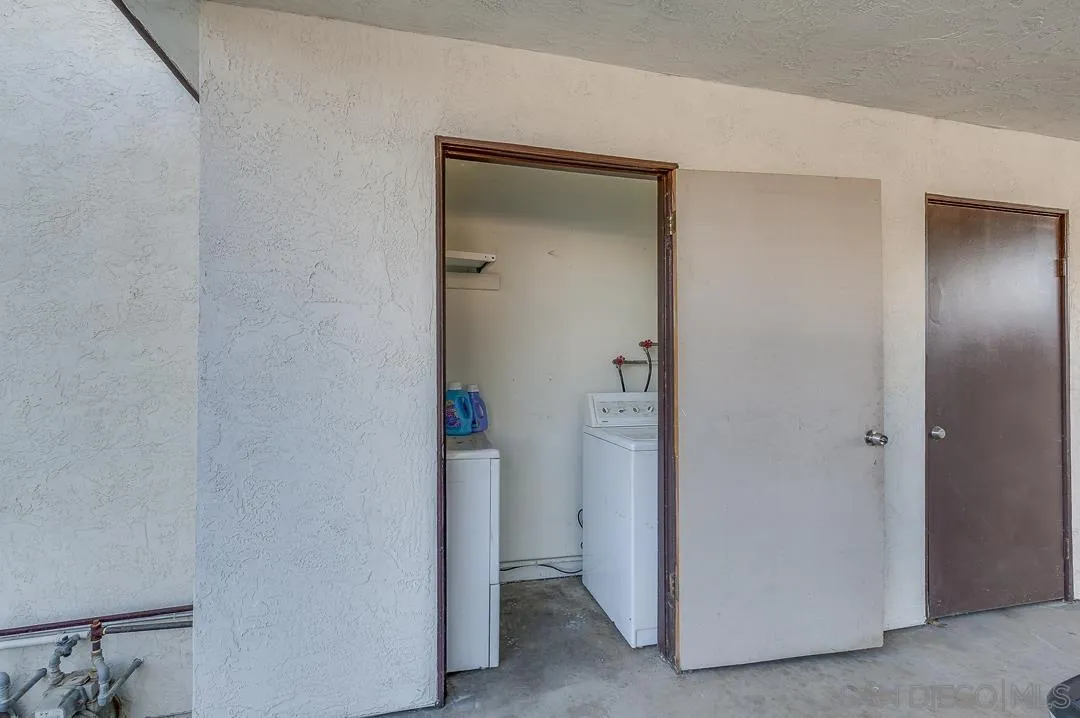 948 Gillespie Drive Spring Valley, CA 91977 - Photo 9 of 20 a view of a hallway