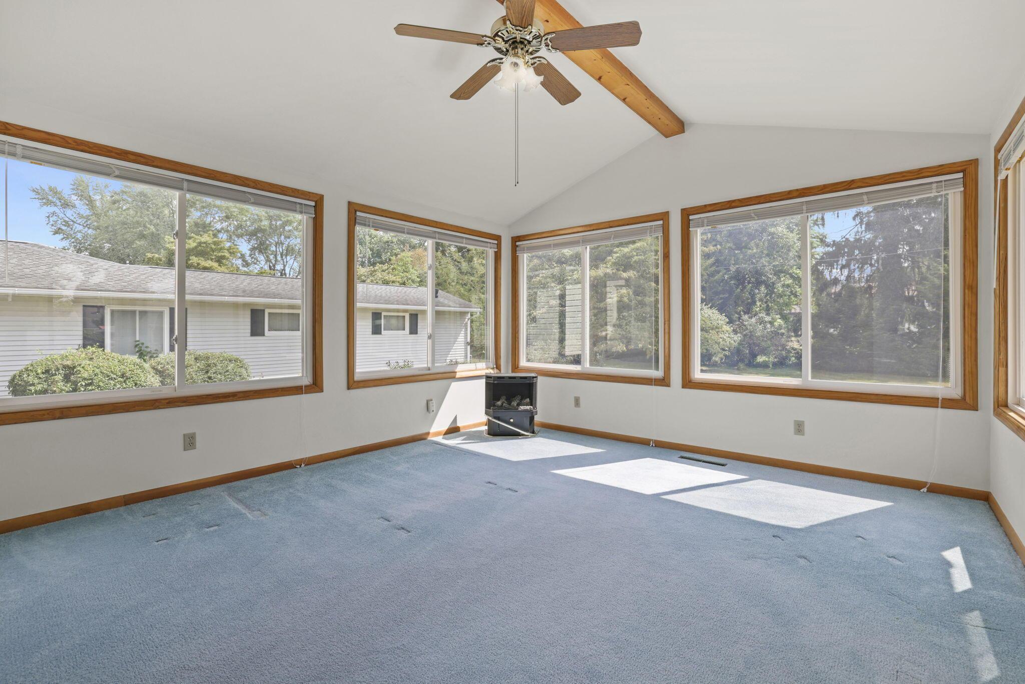 702 Sherwick Road Newark, OH 43055 - Photo 10 of 54 Family room