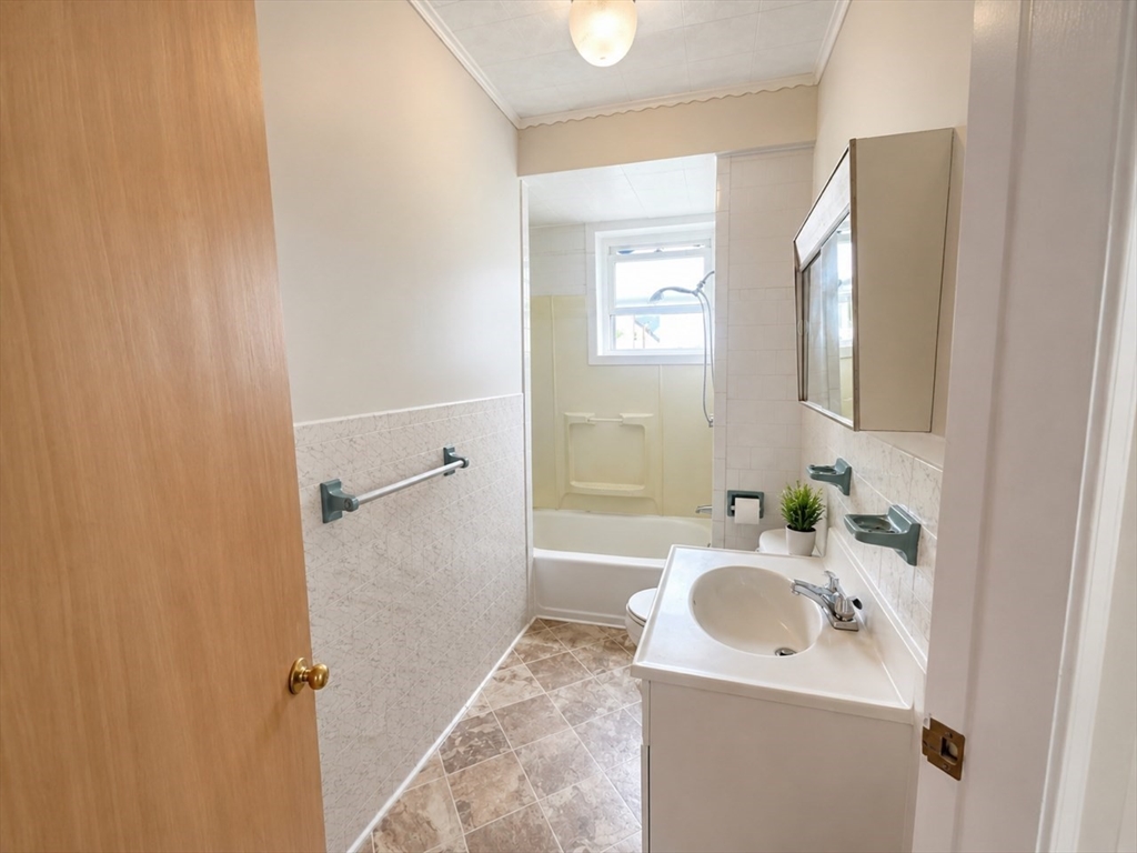 212 Brightman Street Fall River, MA 02720 - Photo 6 of 13