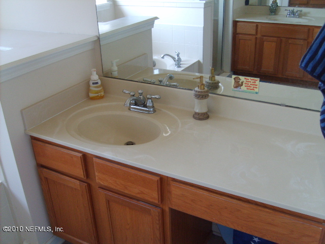 45219 Dutton Way Callahan, FL 32011 - Photo 17 of 22 MBR Bath 2