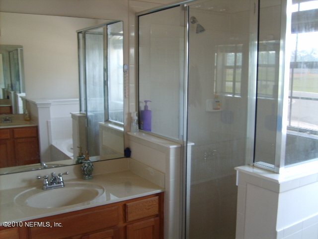 45219 Dutton Way Callahan, FL 32011 - Photo 18 of 22 MBR Bath 3