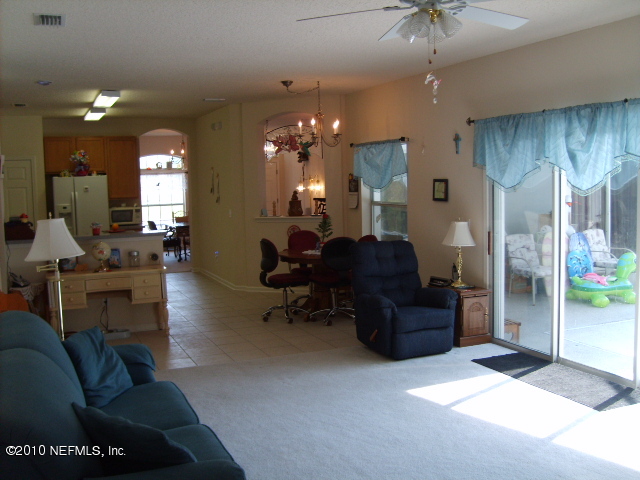 45219 Dutton Way Callahan, FL 32011 - Photo 7 of 22 Living room