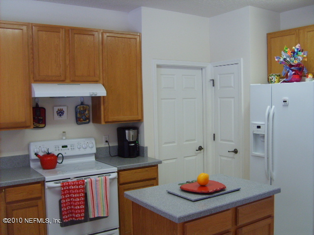 45219 Dutton Way Callahan, FL 32011 - Photo 9 of 22 Kitchen