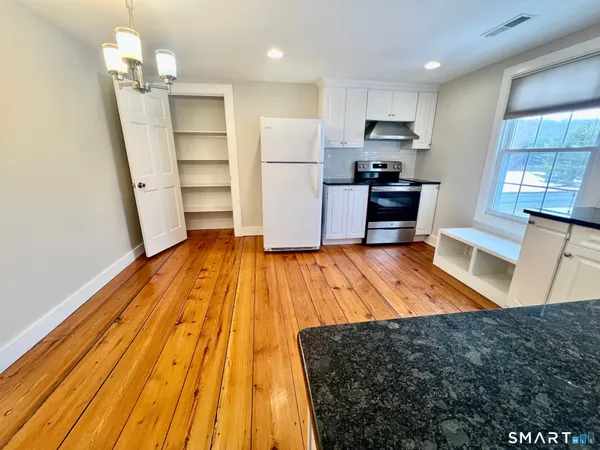$2,250 | 435 Foxon Road, North Branford, CT 06471