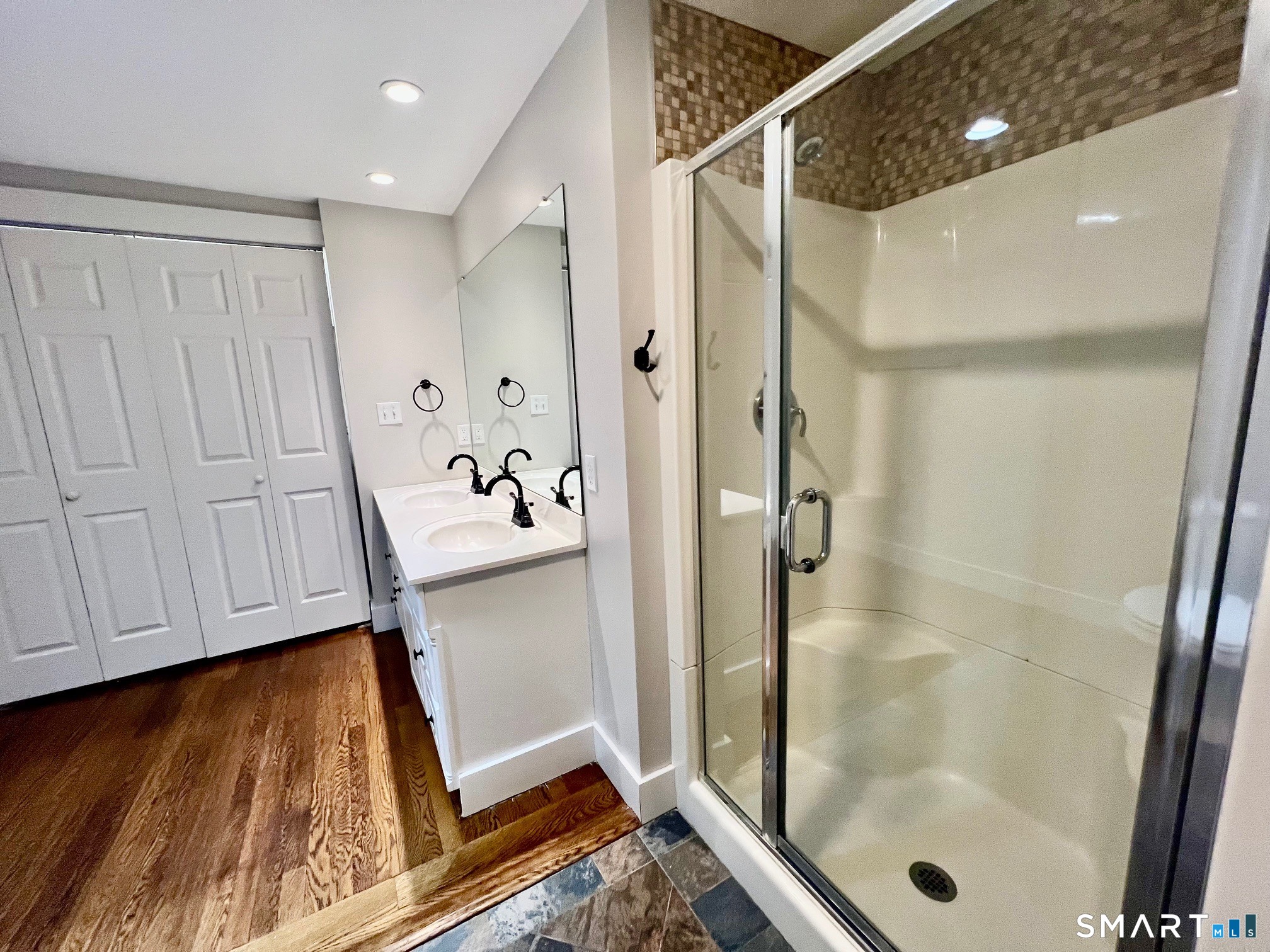 435 Foxon Road North Branford, CT 06471 - Photo 8 of 13