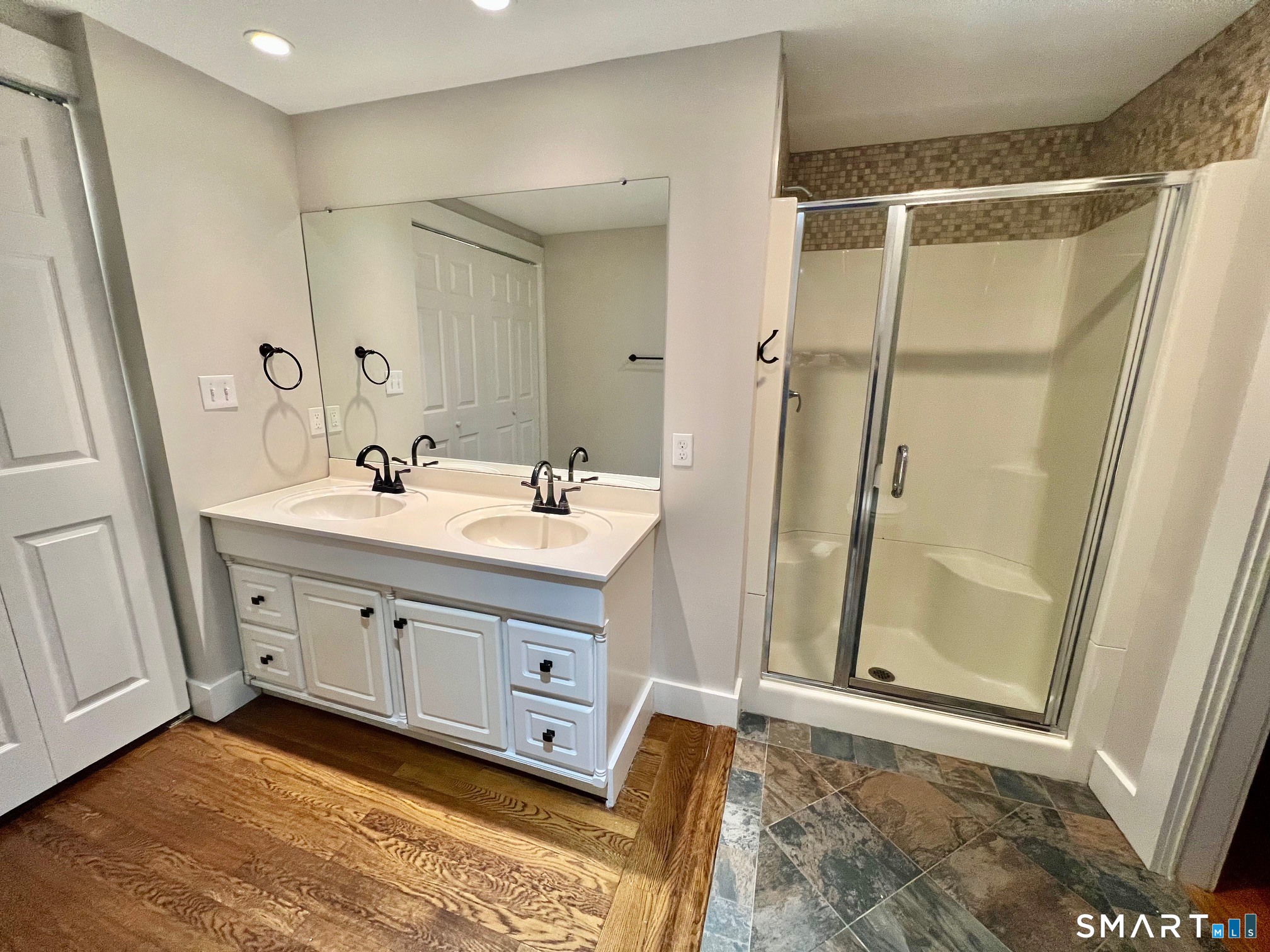 435 Foxon Road North Branford, CT 06471 - Photo 9 of 13