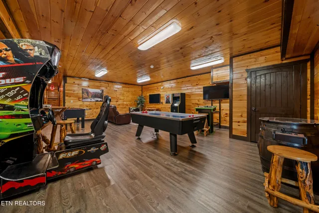 $2,999,999 | 4130 Sherwood Heights Way, Pigeon Forge, TN 37863