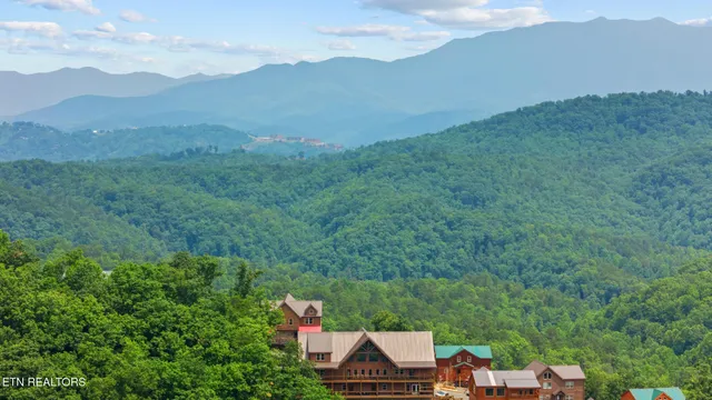 $2,999,999 | 4130 Sherwood Heights Way, Pigeon Forge, TN 37863