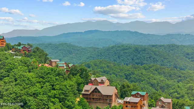 $2,999,999 | 4130 Sherwood Heights Way, Pigeon Forge, TN 37863