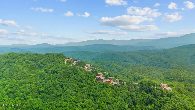 $2,999,999 | 4130 Sherwood Heights Way, Pigeon Forge, TN 37863