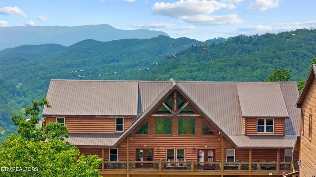 $2,999,999 | 4130 Sherwood Heights Way, Pigeon Forge, TN 37863