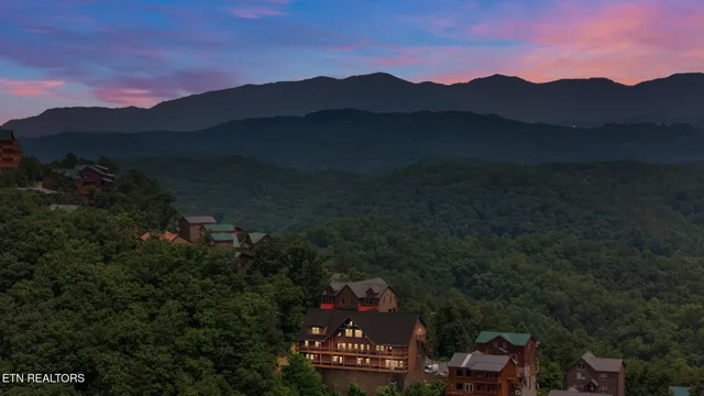 $2,999,999 | 4130 Sherwood Heights Way, Pigeon Forge, TN 37863